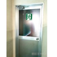 NAB31　中輝度蓄光式避難口誘導標識　200㎜角